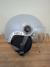 خوذة ماركة ياديا اصلية جديدة غير مستخدمة السعر ٢٥ يوجد توصيل 077007391...