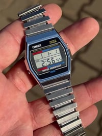 🛑 مـزاد مزاد مزاد مزاد 🛑 على أيقونة التسعينيات.. ساعة Timex Quartz Lit...