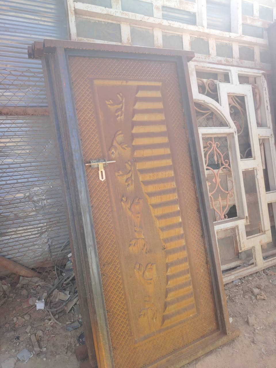 سكله اسد نغماش باداره وسام نغماش تجدون ماتطلبونه جديد مستعمل  شيلمان ابواب شبابيك ابواب ونستقبل القديم  وسكراب ايضا وزن *********** الحولي قرب المركز الجديد خلف الحدود
