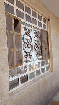 السلام عليكم 
مشتمل طابق ثاني حديث  للإيجار بداية الفرع المقابل لمركز شرطة الهويدر يتكون من غرفتين نوم وصاله أو مطبخ وصحيات ودرج داخلي للخروج
للإستفسار الإتصال علئ رقم أبو أحمد ***********
