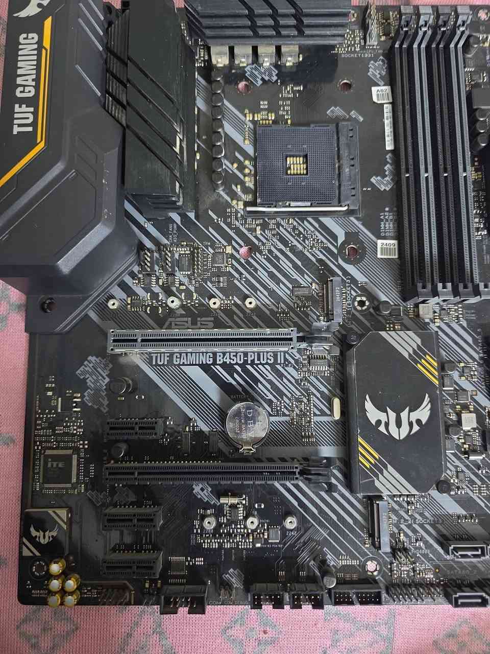🔧 Motherboard Specifications
Model: ASUS TUF GAMING B450-PLUS II
Chipset: AMD B450
Socket: AM4

🧠 CPU Support

AMD Ryzen 1000 / 2000 / 3000 / 5000 Series

يدعم Ryzen 7 / Ryzen 9 (بعد تحديث BIOS)

🧠 RAM

DDR4

4 Slots

Up to 128GB

Supported speeds:
2133 / 2400 / 2666 / 2933 / 3200 (OC)

🎮 Expansion Slots

1 × PCIe 3.0 x16 (كرت شاشة)

1 × PCIe 2.0 x16

3 × PCIe 2.0 x1

💾 Storage

1 × M.2 NVMe / SATA

6 × SATA 6Gb/s

🌐 Network

LAN: Realtek Gigabit Ethernet

(لا يحتوي Wi-Fi مدمج)

🔌 Ports (خلفية)

USB 3.2 / USB 2.0

HDMI

Audio Ports

LAN Port

🛡️ Build Quality

ASUS TUF Series

مكونات قوية (Military-Grade)

السعر 150 الف 
بغداد


**إذا كنت صاحب هذا الإعلان وتريد حذفه لأي سبب، رجاءا أرسل رسالة إلى الدعم الفني**