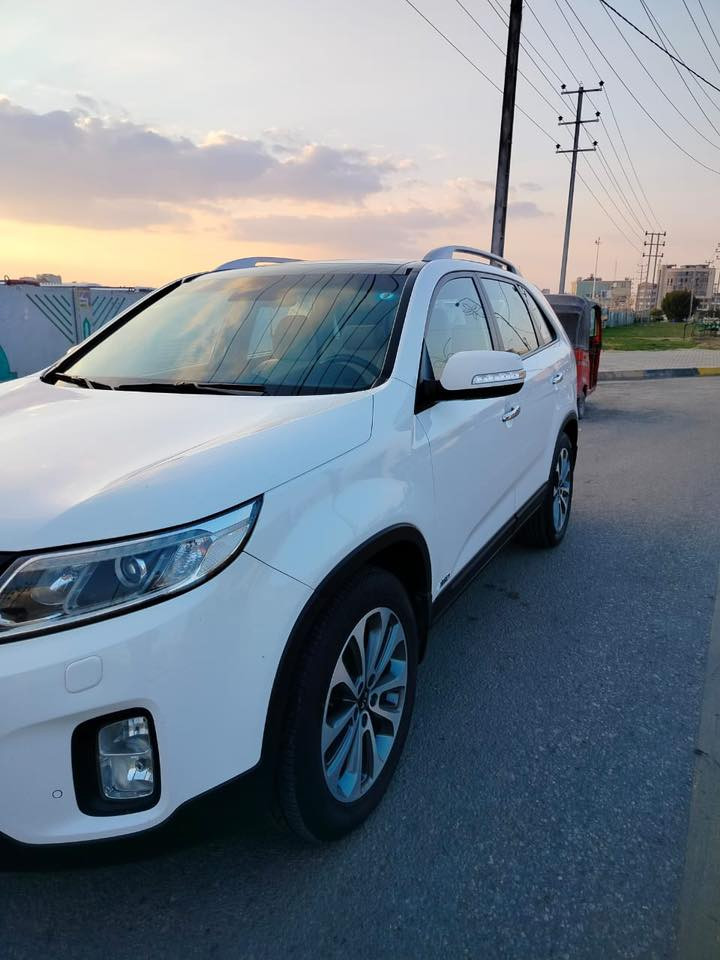 السلام عليكم
سورنتو ٢٠١٥ كويتي فول مواصفات محرك ٦سلندر للبيع 

المواصفات 

داخل قرميدي جلد 

اضويه لد أمامي وخلفي  

حساس أمامي وخلفي 

زراك لايت 

بانوراما 

بردات خلفيه بلادي 

دفع رباعي 

بصمه  

و3وضعيات قياده 

مثبت سرعه 

عداد ديجيتال 

تدفئة وتبريد بالكشنات 

ويل 19 

السياره فول مواصفات 1/1

ماشيه ٣٧الف حقيقي 

بيها فقط جاملغ امامي مبدل جهة الصدر 

للاستفسار ***********

كربلاء
