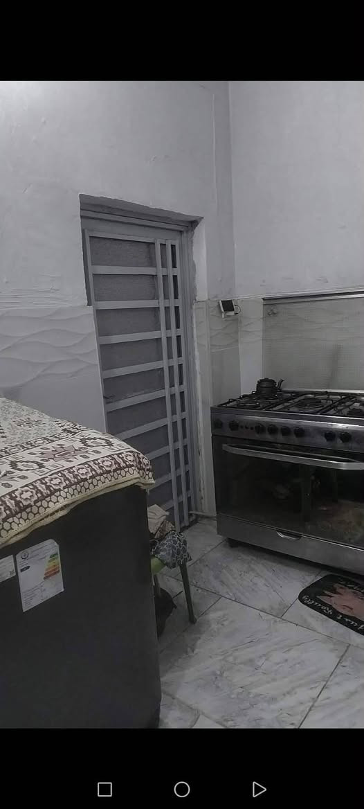بيت للبيع مساحته 90 متر 
سادين القدس خلف مدرسه المعرفه 
صاله وغرفه ومطبح وحمامات ثنين
 وغرفه فوك
 نضيف ستونا مرمينه كله بورسلين وسيراميك
ب90 وبي مجال بسيط
@إشارة


**إذا كنت صاحب هذا الإعلان وتريد حذفه لأي سبب، رجاءا أرسل رسالة إلى الدعم الفني**