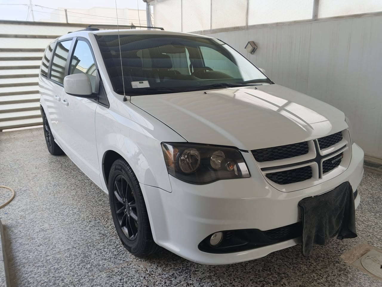 سلمعليكم دوج 2019 GT فول 1/1
جاهز 100/100 موصفاته معروف بعد رقم بغداد باسمي سنويه 29
محرك مامفتوح حت ماي احمر بي تشغيل عن بعد بيبان شفط حنط شفط فرس بسقف تخم تايره جديد ستوني شاده اصلي 
ماشيه 60م كير محرك جدد مكان السياره النجف ***********
سعر185 وبيه مجال الاستفسار سونار بيه موجود هم
