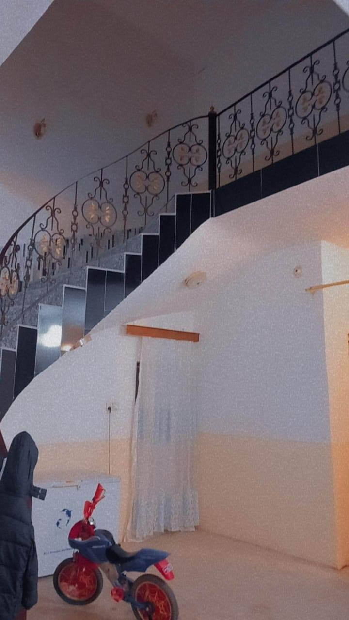 السلام عليكم للبيع بيت حي الكوام 
مساحه 475متر 
اراضي الكوام الطافيه 
3غرف نوم 
صاله كبيره واستقبال كبير مطبخ حار وبارد 
طرمه كبيره حيل أيضا الحديقه
ملاحظه 
1. لدينا عروض كثيره وبمختلف المساحات
 للاستفسار عن السعر والتفاصيل الاخرى مرسله الصفحه او اتصال على الرقم ***********
