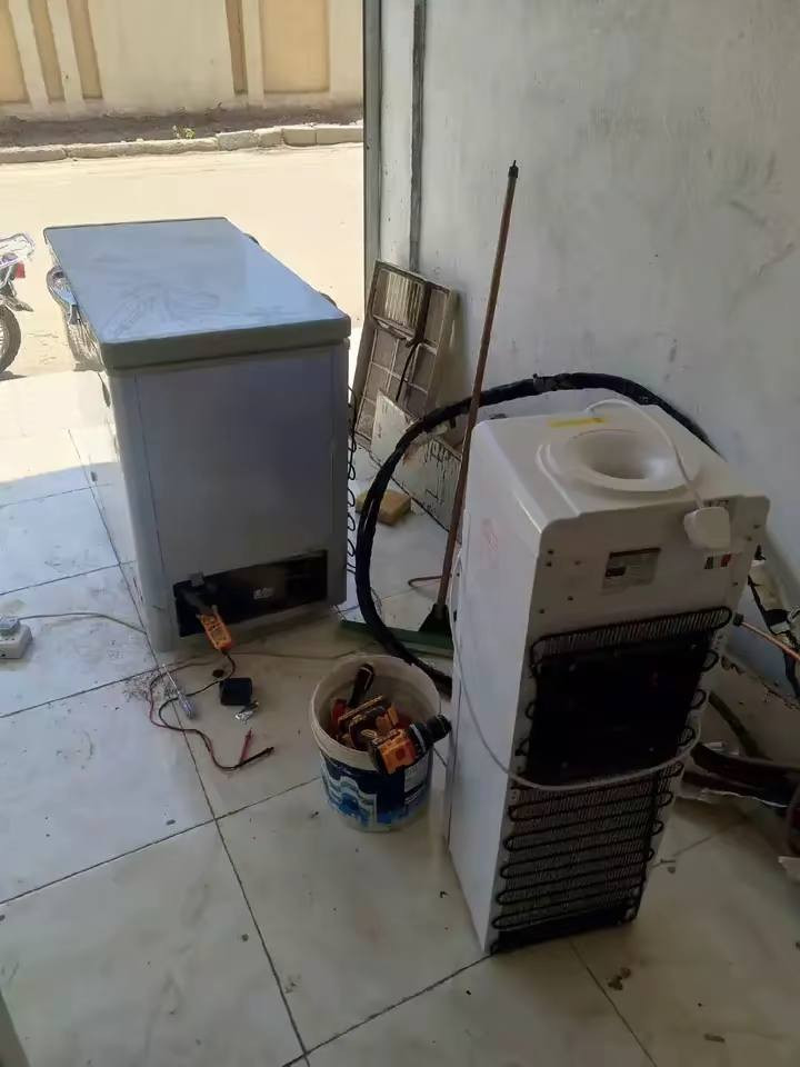 علي العجيلي *********** داخل البيت
