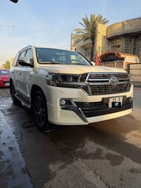 للبيع لاندكروز VXR مديل 2021 حجم المحرك 8 سلندر 5700 سياره ماشيه 45 مك...