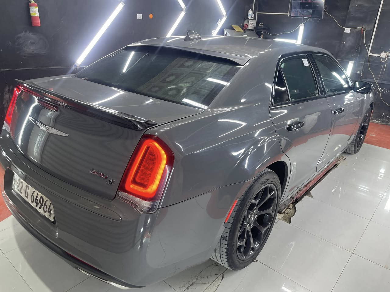 سلام عليكم 
أوباما مديل 19 رقم أربيل الدولي 
لون سمنتي فئة S
سياره كندي داخله لعراق كلين 
وهنا صار بيه قطعتين تبديل 
جاملغ وبنيد أصليات مال كصه نفس اللون 100/100
السعر 230 وبيه مجال لشراي العنوان السماوه 
***********
