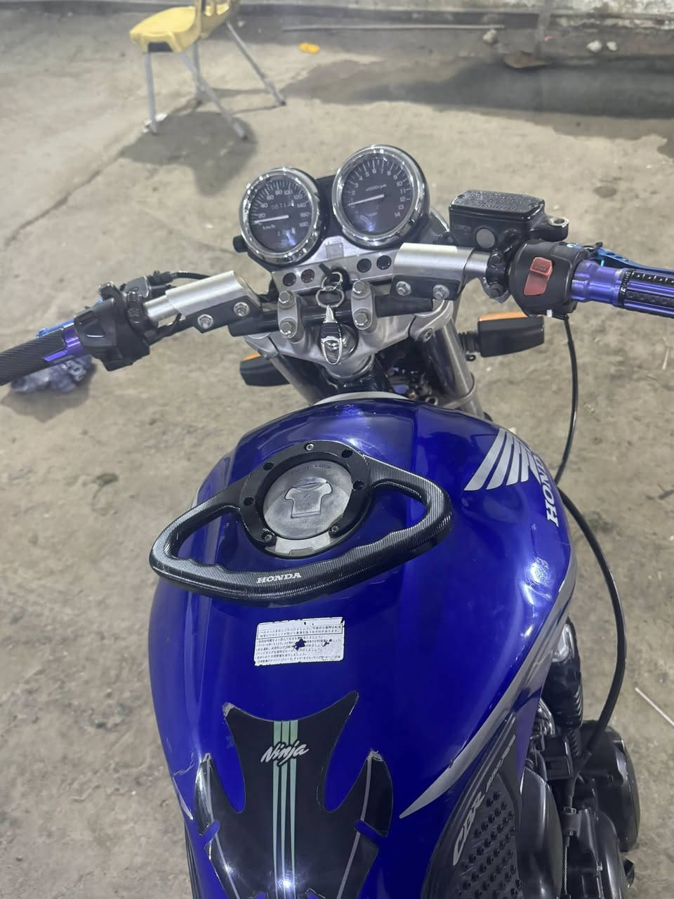 سي بي فور موديل ٢٠٠٦. جيل ثاني مكينه ممفتوح كبس اوراق صوليه كمرك مدفوع تترقم كبل سعرهه ١٣ ونص بيهه مجال الشراي مكاني ديالى خانقين ***********
