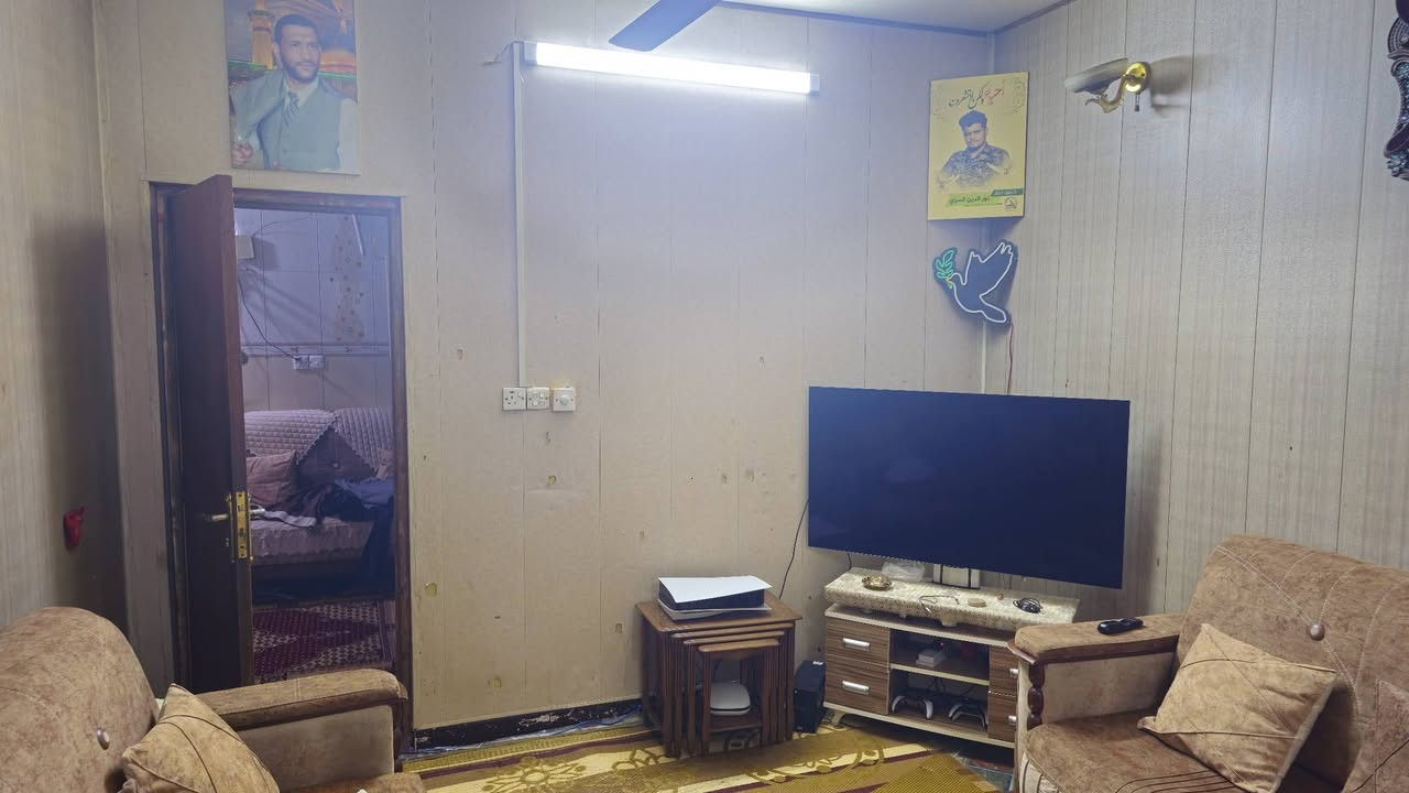 السلام عليكم
بيت ركن للبيع بمنطقة حي اور يم مدرسة بحر العرب قريب على جامع عمار بن ياسر

مساحة البيت: 75 متر
الواجهة 12.5
النزال 6

الطابق الاول غرفة ومنور ومطبخ وصحيات
الطابق الثاني غرفة وحولي والسطح بي سندويش مخزن وتواليت

البيت بناءه متوسط جاهز للسكن

السعر المطلوب: 160 مليون وبي مجال

للاستفسار اكثر واتساب
***********
