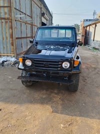 لاندكروزر • ١٩٩٤ • أوراق حلوة