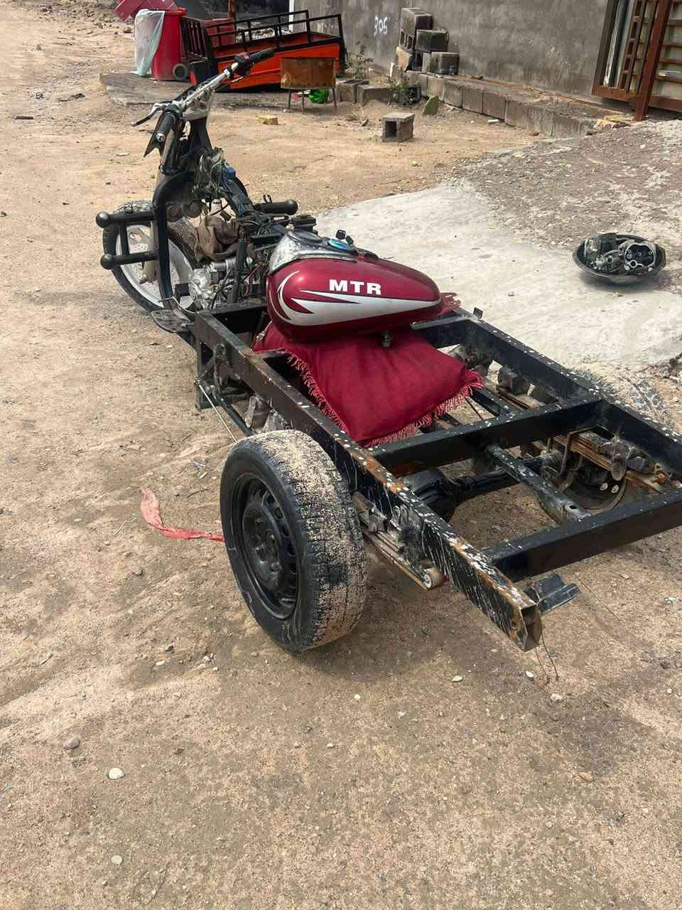 ستوته رقم وسنويه لبيع بس مكينه كضت وهملته 
رقمي***********والسعر850وبيها مجال ستوته كامله هيه والبدي
