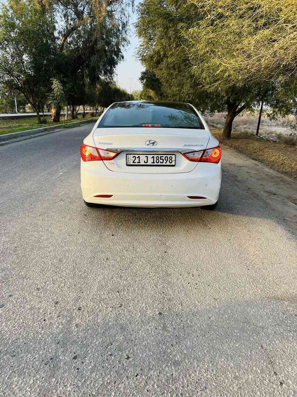 سلام عليكم
سوناتا  2011 خليجي فوول VIP 
فول مواصفات للاخير اعلى فئة 1/1
مكفولة من صبغ 
سقف بانوراما 
بصمه تشغيل 
بصمه ابواب وصندوق 
كشنات كهرباء 

لد امامي وخلفي 
مكينة 2400 دوش 
تبريد قطعتين 
وباقي المواصفات المعروفه 
سيارة جديده جدا
. 
للاستفسار 
***********
