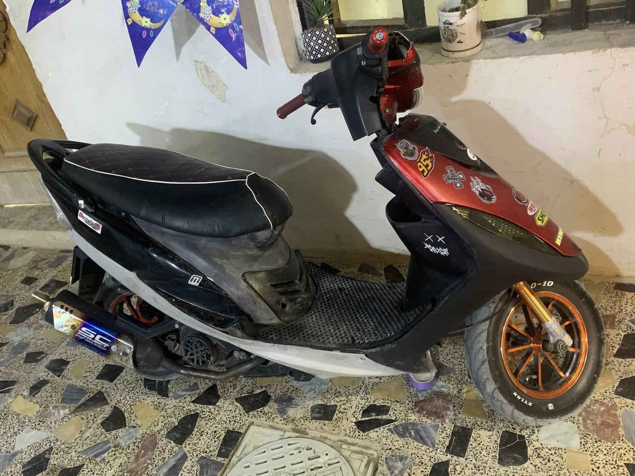 سلام عليكو دراجه ماكس عدله اخوان بيع مستعجل
مكفوله مكينه من نضوح من تدخين 
عليه تزويدات كلجات اكزوز ويل 
كهربايت كله شغاله سلف هندر سعره ٥٧٥ وبيه مجال الشراي بيع مستعجل والله 
***********
