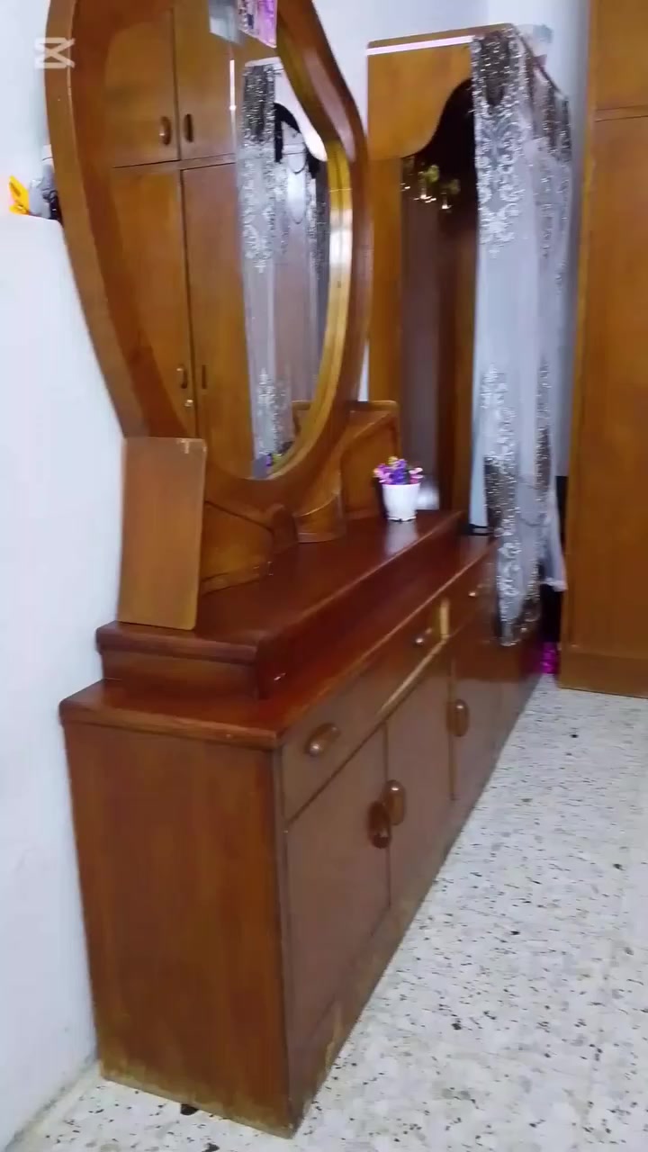 السلام عليكم غرفه للبيع صاج عراقي مكان مدينه الصدر رقم الهاتف ***********
