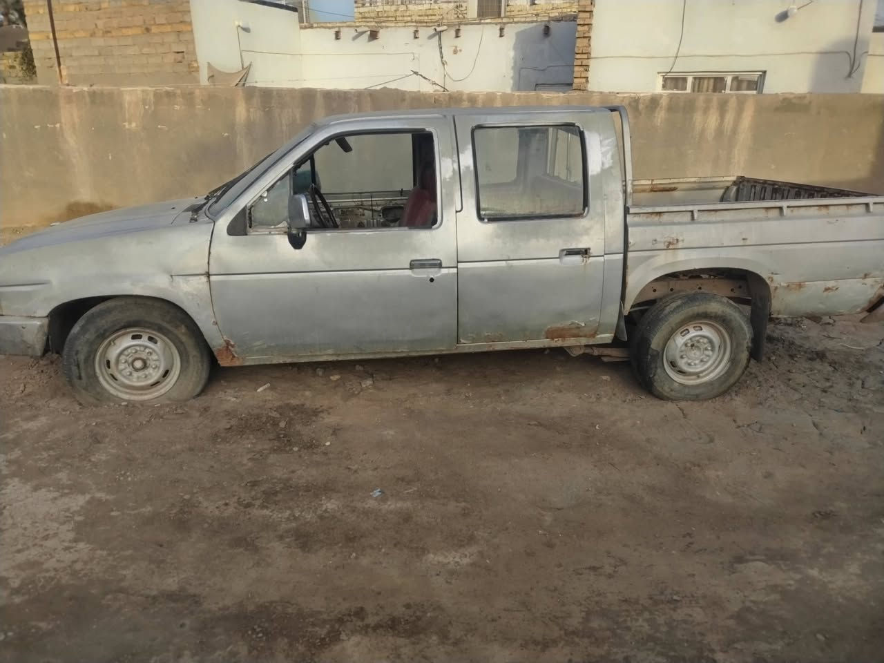 اسلام عليكم. نسيان مديل ٩١ دبل قماره  سياره شغله. صار مده متروكه. سياره مكينه بيه خيط بخار  كما موضح بل صوره  كيره مكفول رقم الماني. مثنئ راعيه موجود بل رميثه سعر 20 وبيه مجال عنوان. الديوانيه الحمزه شرقي
***********
