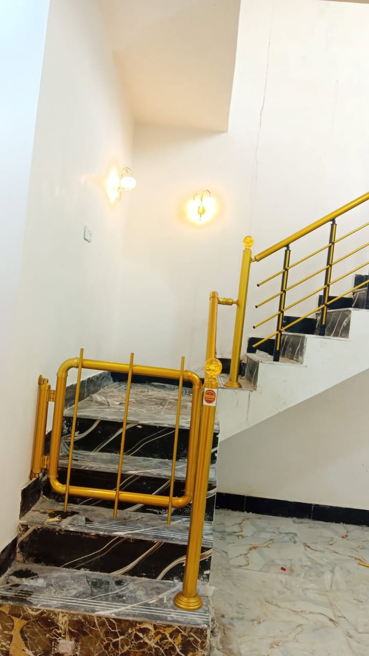 #اسعد_الله_اوقاتكم_بكل_خير
هذا البيت لايفوتك سعر مناسب جداً

#جنس_العقار :: ملك صرف زراعي عراقي نموذج 25

المكاتبة مع صاحب الأرض مباشر 

……………

#المساحة :: 210م / الواجهة 10 والنزال 21

#الخدمات :: ماء كهرباء شارع 10م أنارة 

#موقع_خدمي :: سيارات لمركز البصرة / وداخل القضاء

العنوان :: البصرة - إبي الخصيب العوجه شارع السندباد 

#يحتوي ::  كراج . صحيات خارجية

حديقة واسعة . للبيت #ثلاث_مداخل :: مدخل صالة

مدخل أستقبال . مدخل للمطبخ . مناور عدد 2

أستقبال . مطبخ . موزع غرف . ثلاث غرف منام . درج .

صحيات داخلية . صالة معزولة عن موزع 

…………..

البناء 2026 / حديث كونكريت .

………….

#السعر_المطلوب :: 110 مليون وبي مجال بسيط

…………
#لاستفسار الاتصال على الهاتف 📞📳
📳(***********))📳 صادق
