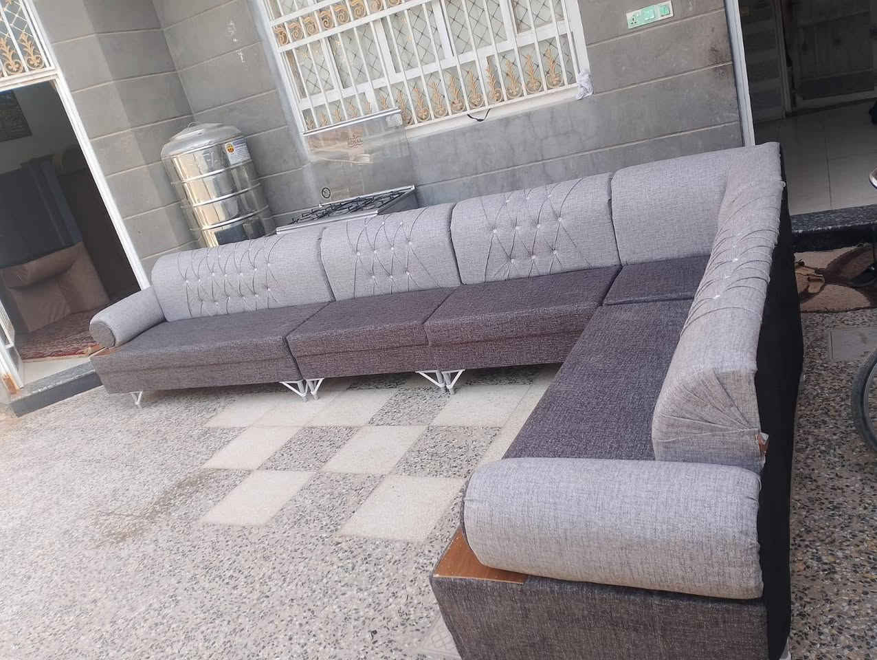 اسلام عليكم ديوان 11مقعد جديد غير مستعمل تسكام الثكيل كله بلوك اسود وسفنج مميز اولا  مكاني حله نادر الثانيه عله الخدمي ***********
