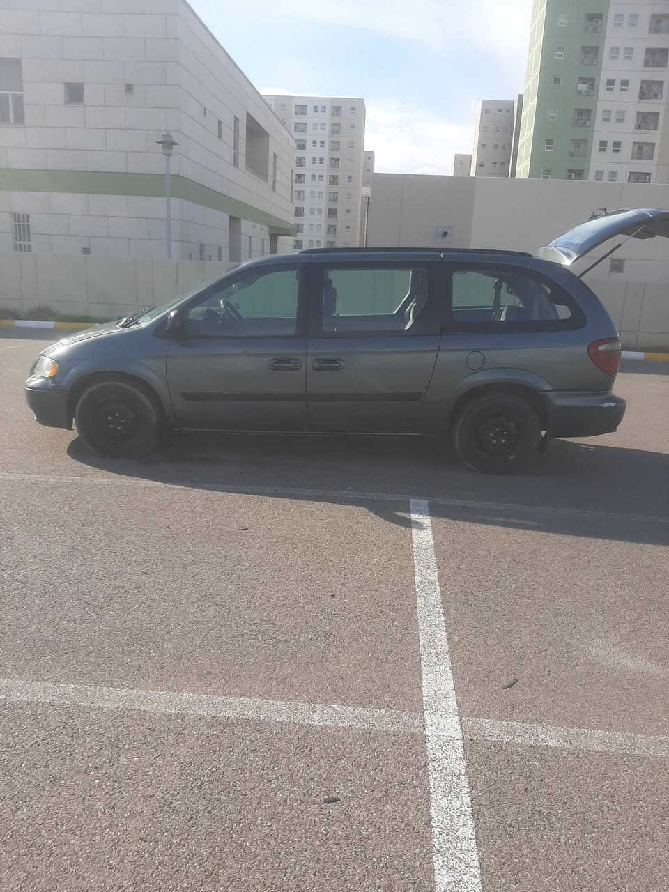 دوج كرايسلر ٧ راكب  موديل٢٠٠٧  رقم بغداد دولي بأسمي مكينة كير مكفولات السيارة مصبوغ حزام للجمالية تبريد وتدفئة شغال السيارة جاهزة وين تريد ترايها روح بيها  السعر ٧٥$  العنوان بغداد مجمع بسماية  ***********
