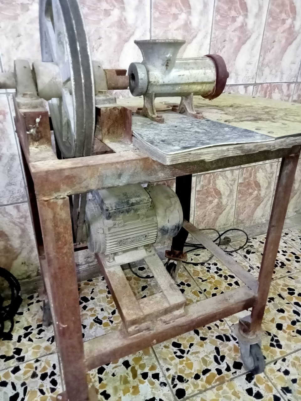 السلام عليكم للبيع مثرامه ماطور 1احصان نقص شفرات الثرم فقط السعر 90 الف بغداد ***********
