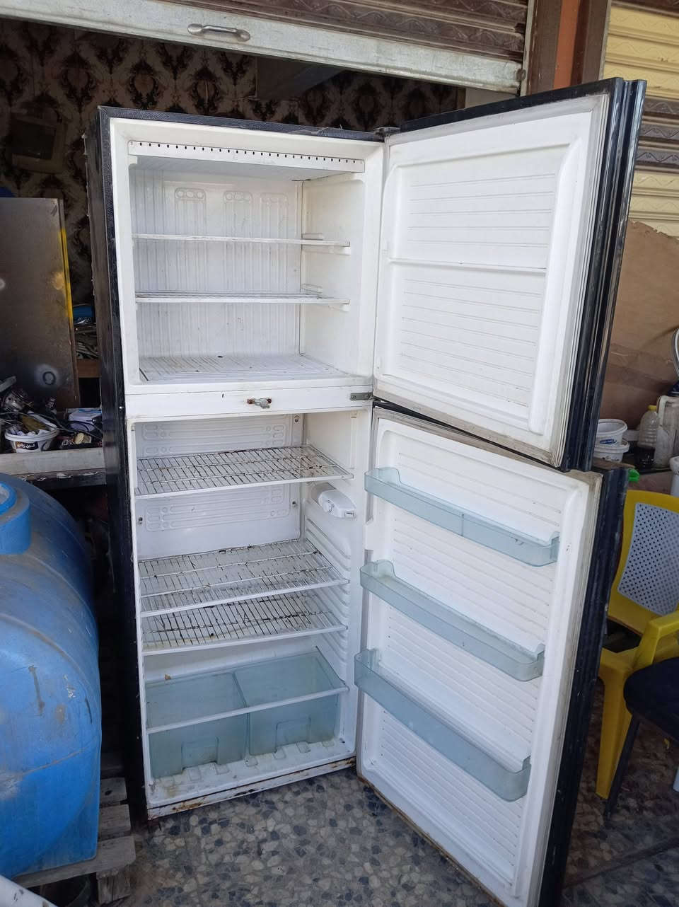 ثلاجه ١٨ قدم سعر ٥٠ الف على فحص تجميد فول براد ٣٥ على فحص بغداد العبيدي الراسه ***********
