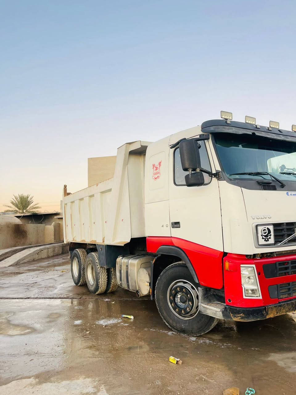 سلام عليكم 
للبيع فالفو 2005 شيطاني مجموعه شفت دائريه 
ذرعتها 15 متر ونص
 كلها بالشرط گير 3*3 شرط التحويل
  سنويه نافذه 
طخم تاير جديد 
السعر المطلوب  325 ورقه وبيها مجال 
مكان السياره صلاح الدين بيجي 

‏‪***********‬‏
