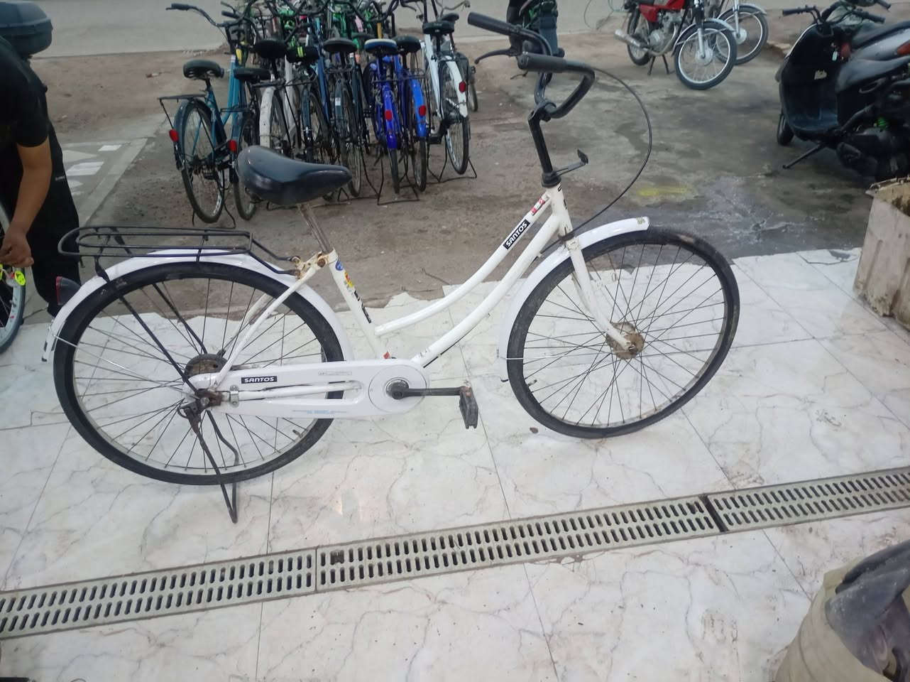 السلام عليكم بايسكلات للبيع جميع الاحجام 12 16 20 26 27 اسعار مناسبه  للستفسار ***********بي واتساب
