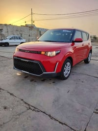 كيا صول 2023 ماشيه 10 الف محرك 2000 دوش تحكم جهتين رادارات امامي وخلفي...