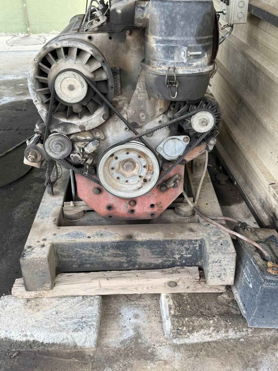 السلام عليكم مولدات للبيع سكانيا 150 كي في مشتغل اقل الشهر جديد لك. ومولد دويز ثلاثه بستم 30 كي في اخو الجديد ومربوطات كامل على الفحص والحمل. للبيع. التواصل ***********.
