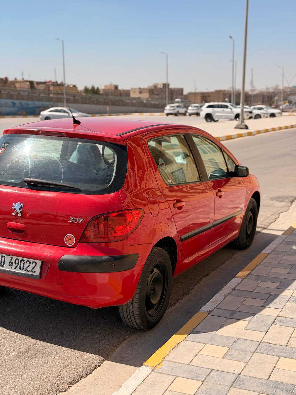 سلام وعليكم
من رخصه الدمن 
بيجو 307فرنسي 
2006رقم بغداد بسمي
مكينه كير جدد
تبريد عل سويج
مكان كوت مركز المدينه 
***********
