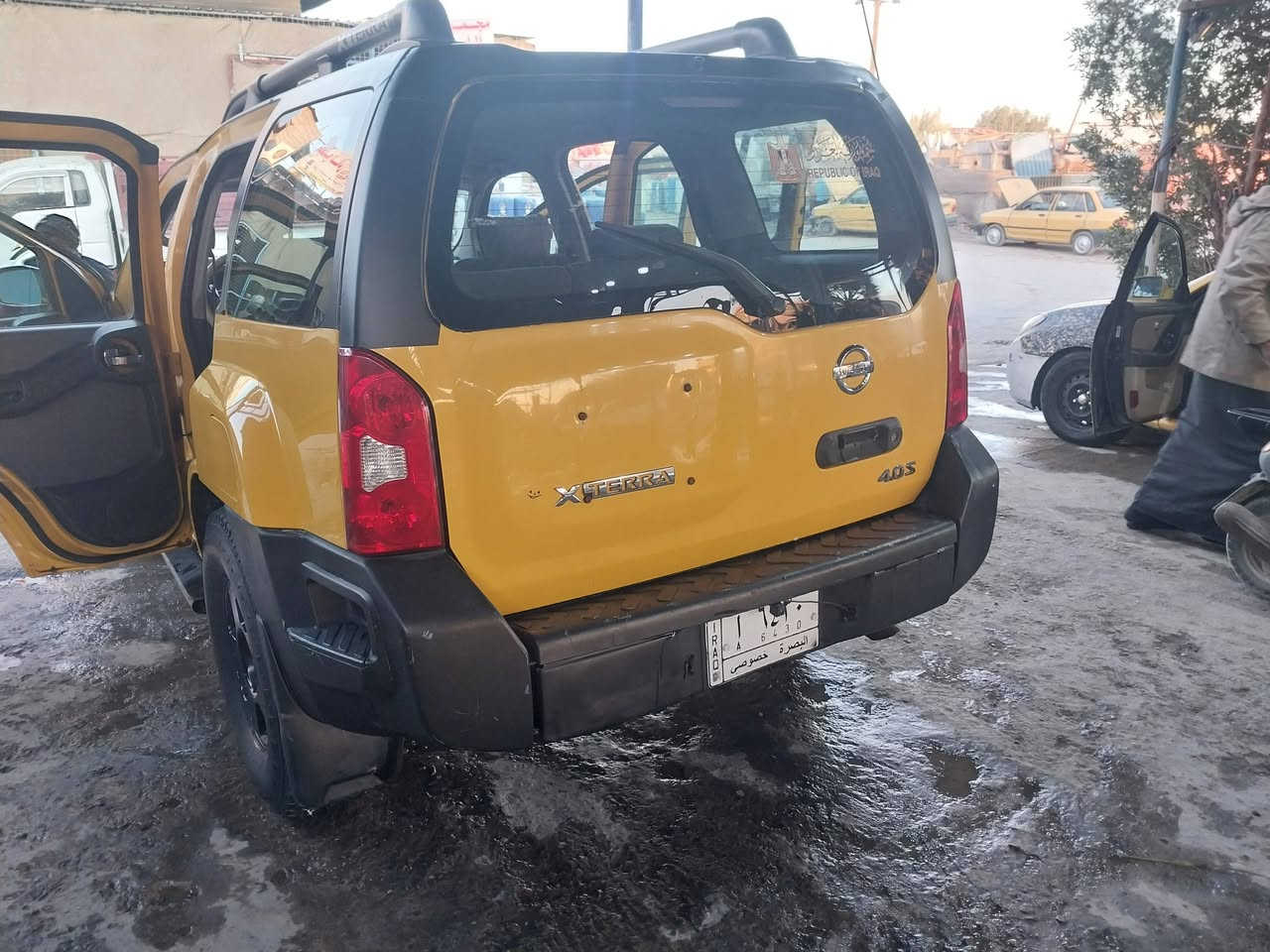 نيسان كستيرة موديل ٢٠٠٨مكينة وكير جيدة جدا سعر٨٠ورقة مكان كربلاء تلفون***********
