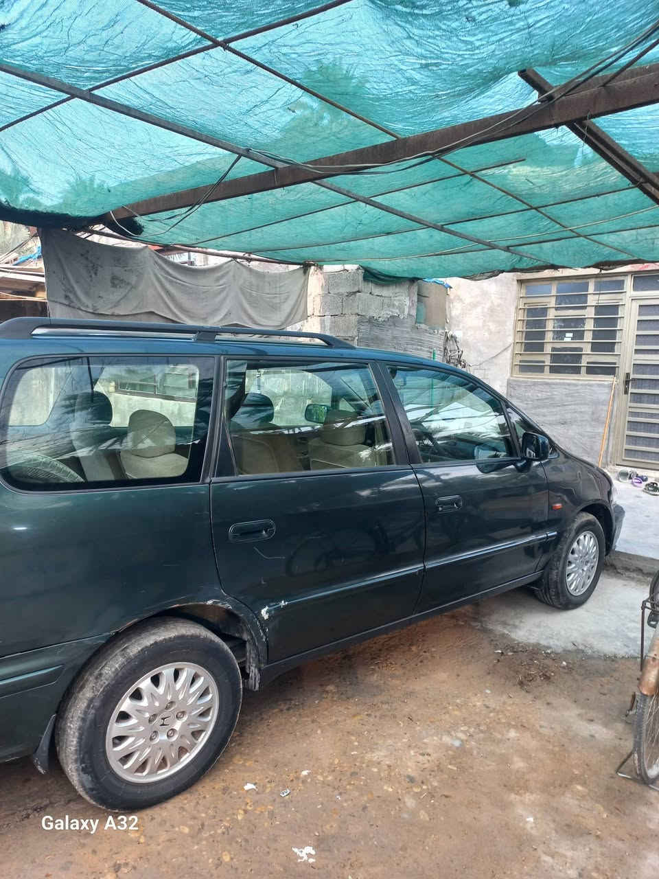 السلام عليكم
سيارة موديل 2000 بأسمي شرط التحول 
سيارة نظيفه 
السعر ٧٥ $ وبيه مجال 
واذا مراوس هم يرحمه 
 مكلف بالنشر 
غير متواجد على الفيس 
رقم الجوال ***********
رقم الواتس اب ***********
