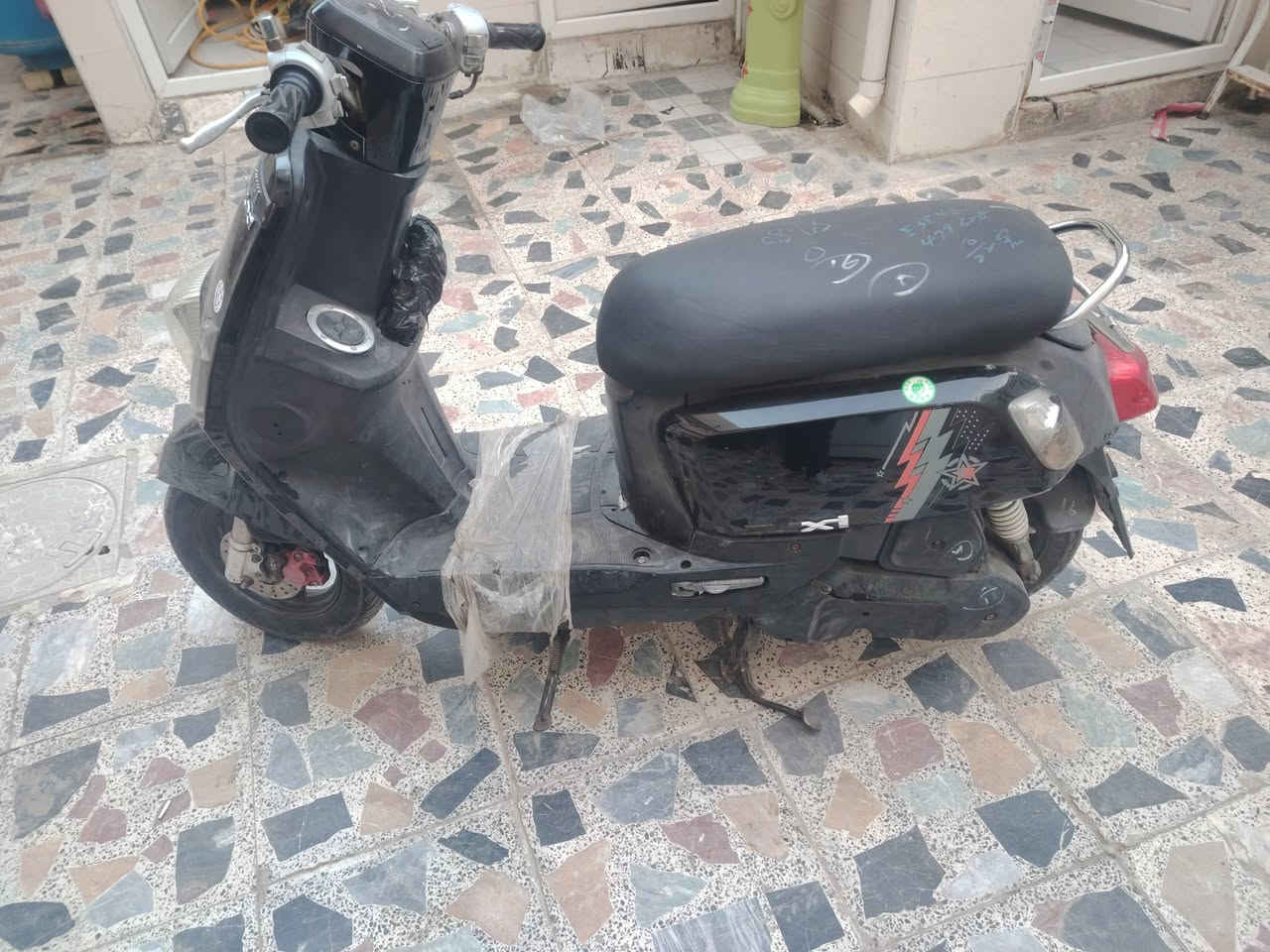 سلام عليكم دراجه موديل ١٣ جاهزه من قلشي مناقصه شي
العنوان كربلاء ***********  السعر 650 بيه مجال
