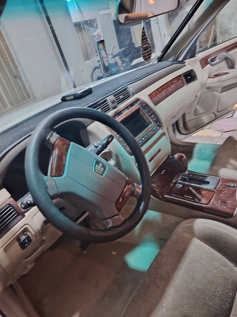 السلام عليكم سيارة كراون جنون للبيع حديدة كصة قماره فقط مكينه ديفور دكمة وحده يعني كشن كهربائي مكينه وكير مكفولة للاتصال *********** السعر ٥٠$
