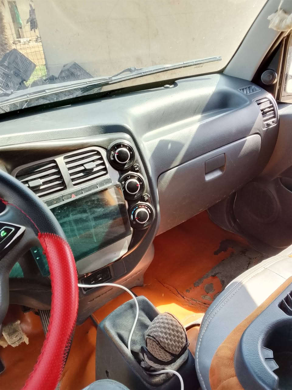 سلام عليكم سياره للبيع كيا بنكو موديل17
گير مكينه حداديه تخم تاير كله جديد تحويل ثاني يوم 
ملاحظه.المحجر مو وياها السياره بيها بس بارد قليل 
السعر 98وبيها مجال ..المكان ذي قار الغراف 
رقم الجهاز ***********
***********
اتصل وبيك خير ودلل
