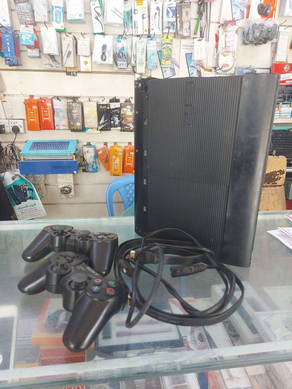 يالله 
بلي 3 سوبر سلم
هارد 500GB 20 لعبه حديثه
ملحقات كامله 
ما داخل تصليح بس كفره تعبان شويه 
شغال % 100 %
السعر 100 الف 
النجف مكتب الرشيد ***********
