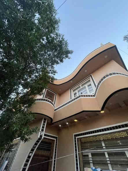 بيت للبيع مساحه 170 متر (نزال 17م) (واجهة 10م) طابو صرف (في ديالى الغالبيه سيف سعد مقابيل مدرسة البحرين  )البيت ركن طابقين بناء حديث بناء طابوگ( 4 غرف نوم- صاله -استقبال - مطبخ -صحيات خارجيه وكراج سياره وحديقه داخليه وحديقه محرم شارع***********
