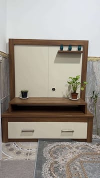 ميز تلفزيون • نظيفه • مثل الصوره