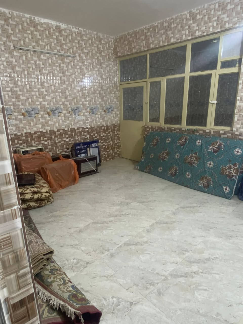 السلام عليكم..
بيت قاطين للبيع  🏚️🏚️
المساحه/ 180م 
طابو زراعي سند 25
غرفه نوم 2
واستقبال 
وصاله 
ومطبخ 
وصحيات 
قاط الثاني/
غرفه نوم 3
صحيات منفصله
خانقين ((بانميل)) بضهر باخچه خوشي 
للاستفسار رأسل أو آتصل☎️
📞***********
