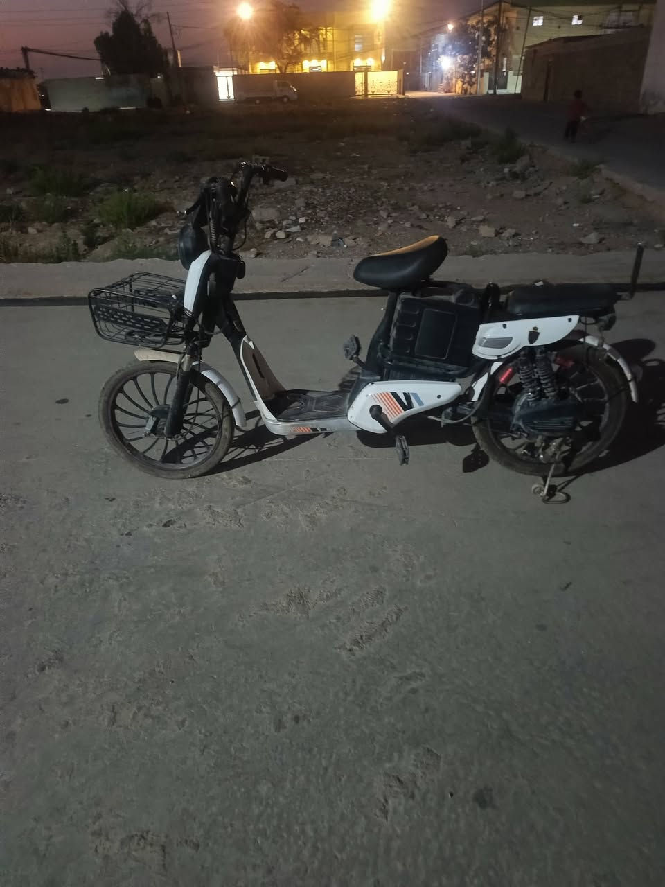 موتور للبيع شحن بس بطاريات محترقات وبسعر مناسب 
***********


**إذا كنت صاحب هذا الإعلان وتريد حذفه لأي سبب، رجاءا أرسل رسالة إلى الدعم الفني**
