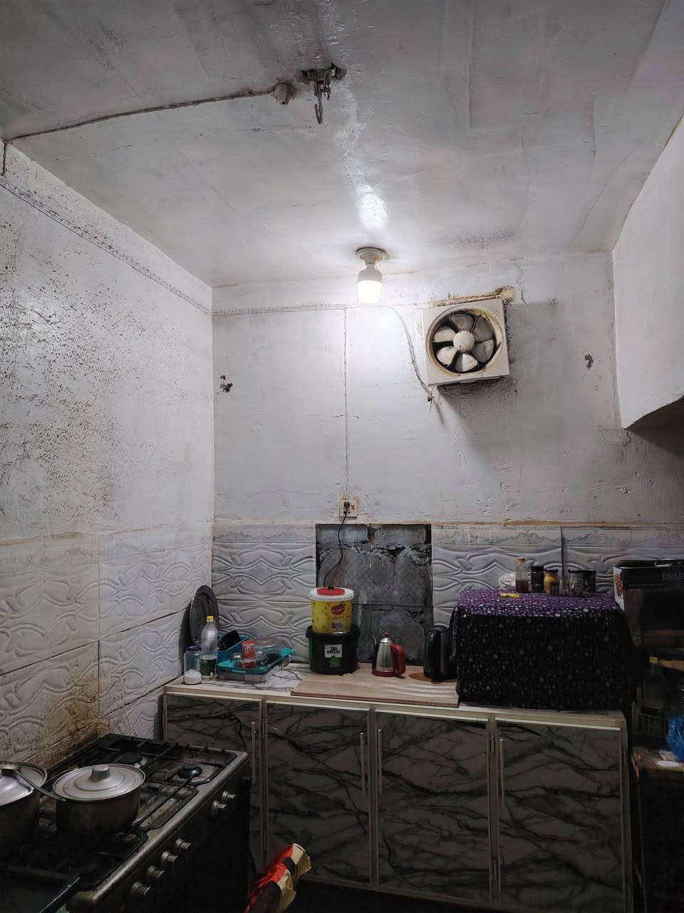 للبيع
بيت ١٠٠م امامي
. 
طابق واحد بناء نظيف عكاده

سعر ١١٧ بيه مجال

يقع في صالحيه شارع العروبه

داخل فرع عرض ٨م

يحتوي على غرفه وصاله ومطبخ وصحيات  وخارجيه واستقبال

موبايل للاستفسار ***********
