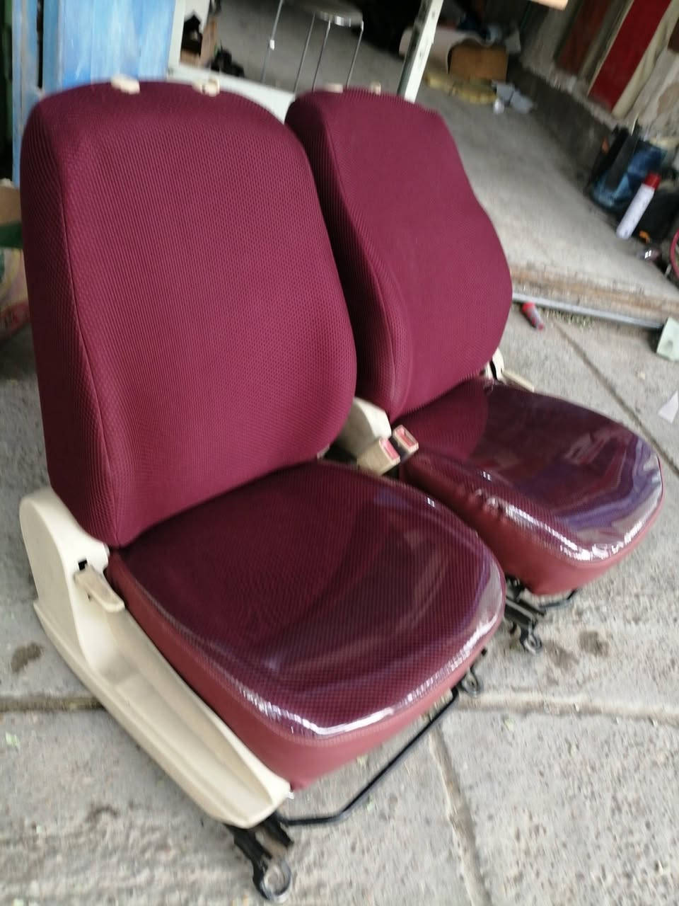 ١٥٠  ألف فقط اكرر ١٥٠  فقط كشنات زائد ارضيه مواد وعمل برغي ما تجيب نحله زائد مقاعد كنتارا نايلون كيج ٤٠ زائد أرضيه ثخين شرط فووووووول دوشمة الامير كاظميه شارع النواب بعد مكتب اليعقوبي بفرع *********** يوجد واتس اب
