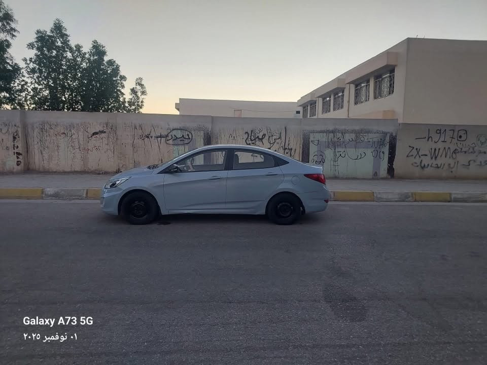 السلام عليكم اكسنت 2015 خليجي  ضرر جاملخ خلفي فقط كير مكينه تخم تاير جديد 74 وبيها مجال قليل
***********
