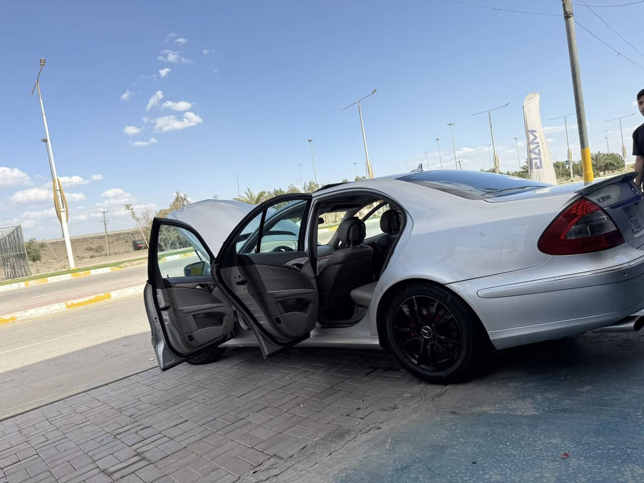 مارسدس 211W
حجم 350اصل
موديل 2008
داخل اوفايت 
جلد تدفئه
تبريد قطعتين 
رقم بغداد تحويل مباشر 
بيه صبغ حزام 
تخم تاير 
سماعات هارمن 
مشط ستيرن جديد
صدر امامي خلفي دسكات فلنجات اماميه خير 
من الله لتفاصيل اكثر 
***********مكان السياره فلوجه
