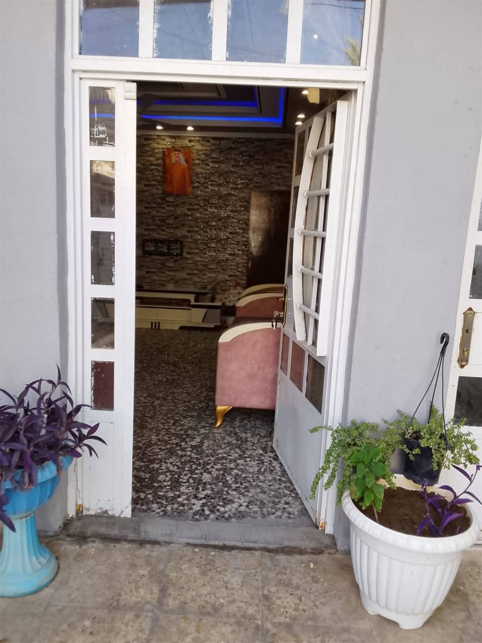 دار للبيع ...
دار للبيع ملك طابو... الكرخ حي التراث قرب تقاطع الربيعي ...بناء حديث درجة أولى..
مساحة الدار  ١١٠ متر طابق واحد .. كراج يكفي سيارة..
سطحين منفصلات..هول صالة ..كلدور وسطي مطبخين حار وبارد وغرفة نوم ...
الاتصال مع صاحب الدار على الرقم ***********
***********واتساب
السيد أبو علي الموسوي
