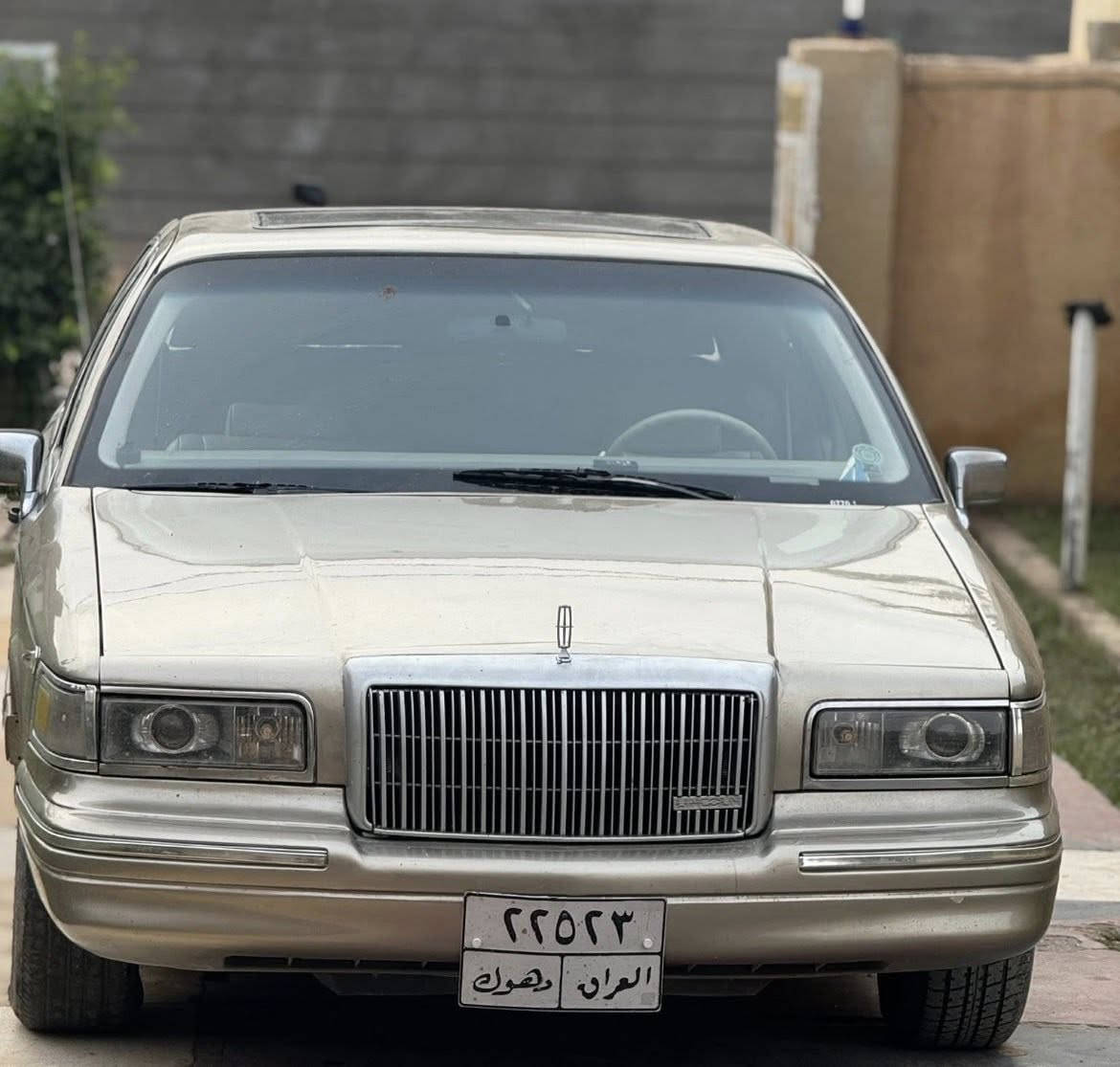 السلام عليكم
للبيع او المراوس
 لينكولين كار موديل 1992 
السيارة علة وضع الشركة
 كل كهربائياتها شغالة
داخلها جلد لون بيجي مابي شخط
حجم البساتم 8 
ما بيها اي نقص
كير ومحرك بالشرط
***********
