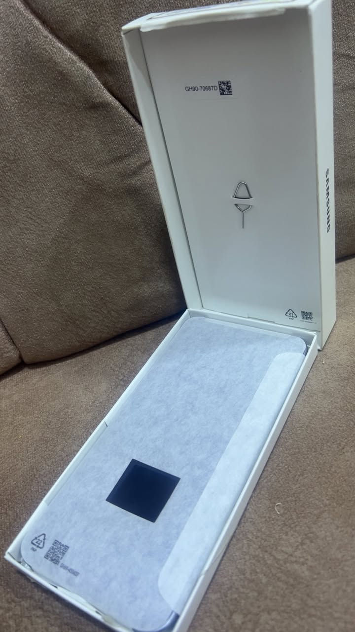 السلام عليكم كلكسي A17 الذاكره 256 احلى لون مميز جديد جديد غير مستخدم ممشتغل جهاز3 كامرات كامرته جدا ممتازه شاشه ألوانه خرافيه صور كدامكم السعر جوه فلوسه 230 الف مكاني بغداد العبيدي ***********
