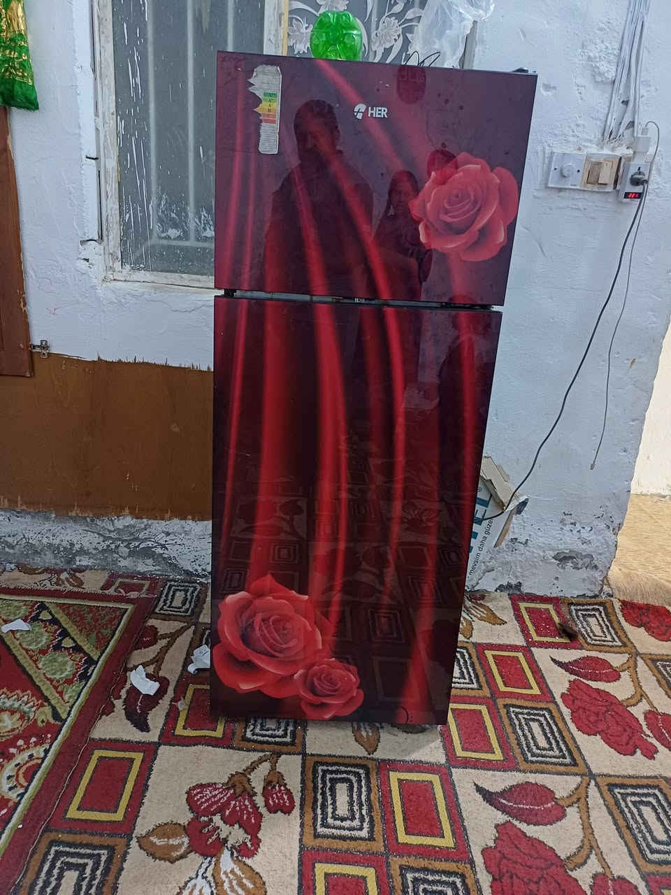 سلام عليكم ثلاجه وسط اخت الجديد تجميد فول خير من الله سعره قفله ١٥٠ هاذا رقم  ***********
