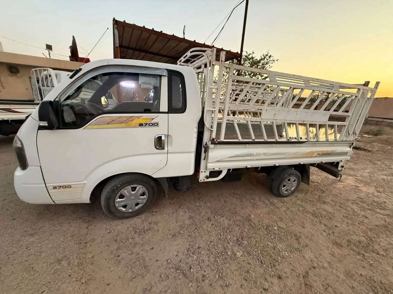 السلام عليكم كيا موديل ٢٠١٨ رقم بغداد مكينه ٢٧٠٠السياره خير من الله مابيها نقص تبريد شغلا @***********
