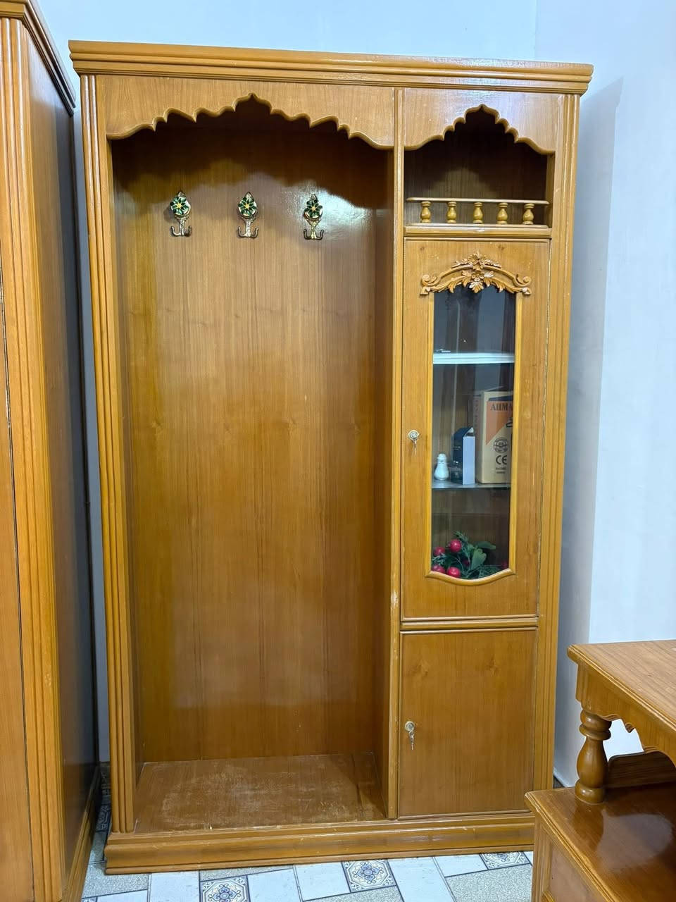 غرفة أخشاب صاج للبيع الكنتور ٦ابواب نضيفه جدا السعر مليون٣٠٠وبيها مجال (***********)رقم الواتساب
